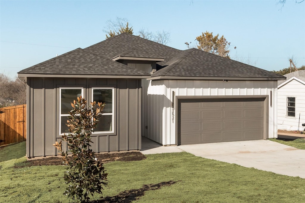 view of front of home with a front yard