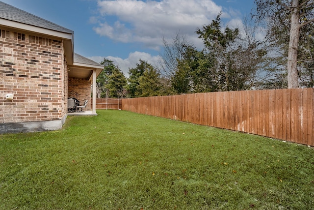 view of yard featuring a fenced backyard