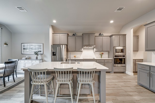 kitchen featuring a sink, visible vents, appliances with stainless steel finishes, and gray cabinetry