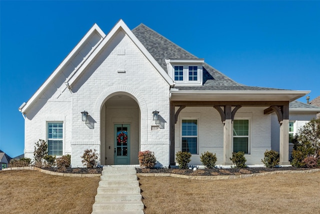 view of front of house with a front lawn