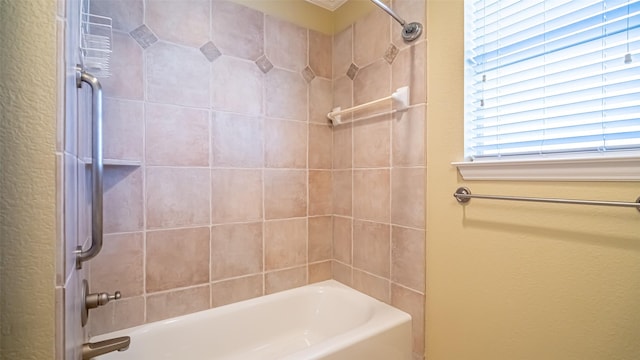 bathroom with tiled shower / bath combo