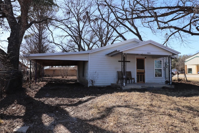 view of front of home featuring a carport and a porch