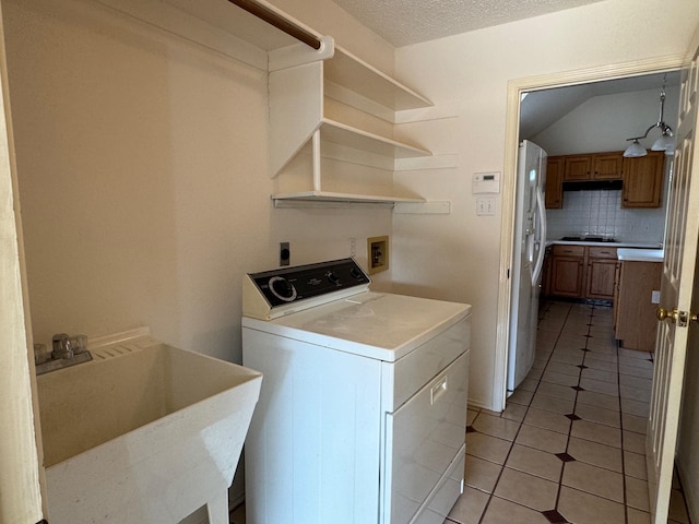 2414 W Stillwater Dr, Mesquite, TX 75181 - laundry area featuring washer / clothes dryer and light tile patterned floors