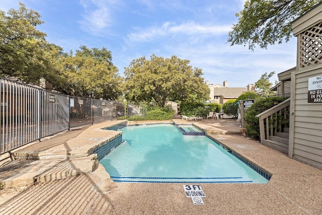 view of swimming pool