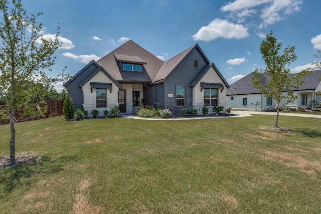 view of front of property featuring a front lawn