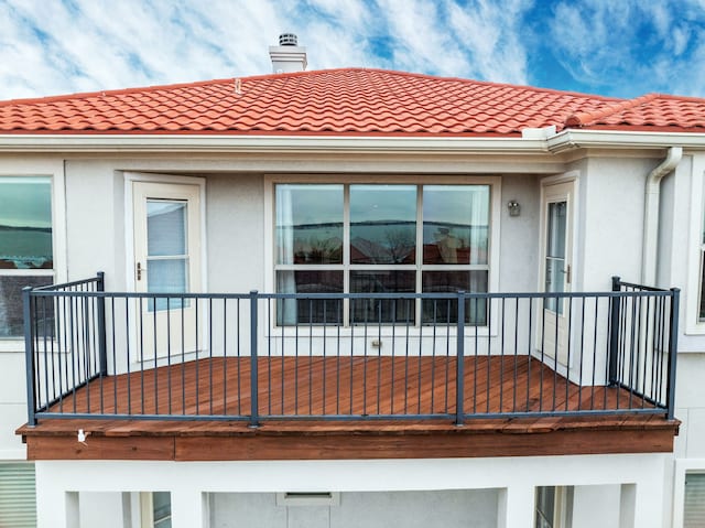 exterior space featuring a balcony