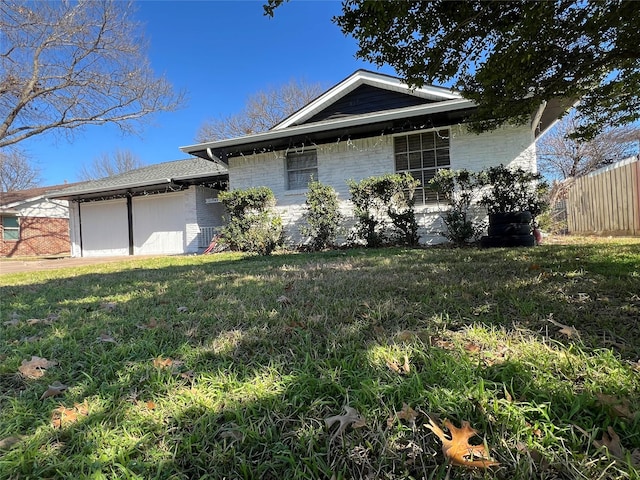 view of front of house featuring a front yard