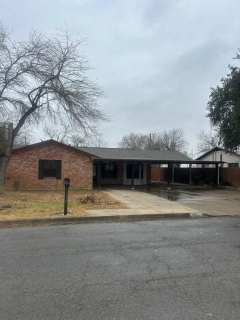 view of front of property featuring a carport