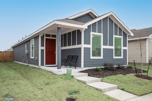 view of front facade with a front lawn