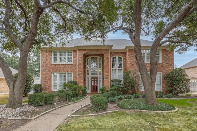 view of front facade with a front yard