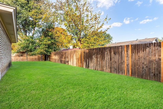 view of yard featuring a fenced backyard