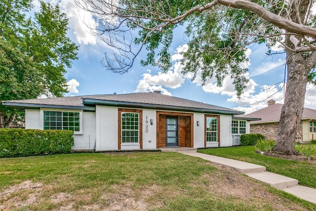 view of front of property with a front lawn