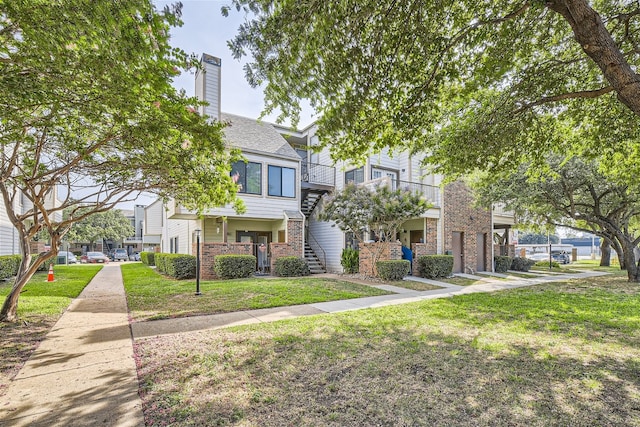 view of front of house featuring a front yard