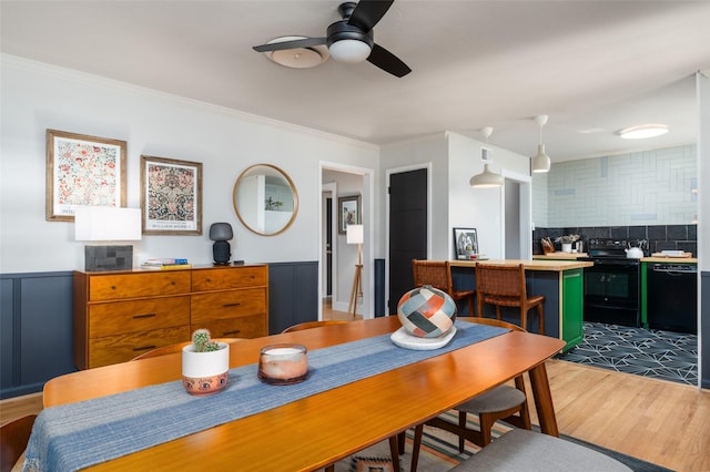 dining area with crown molding, dark hardwood / wood-style floors, and ceiling fan