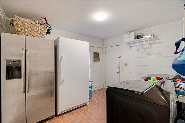 laundry room with washing machine and clothes dryer