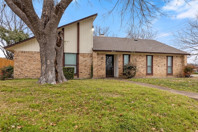 view of front of house with a front yard