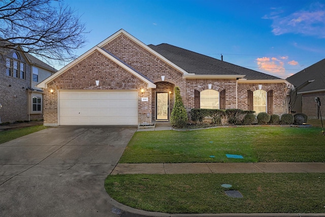 view of front of home featuring a yard and a garage