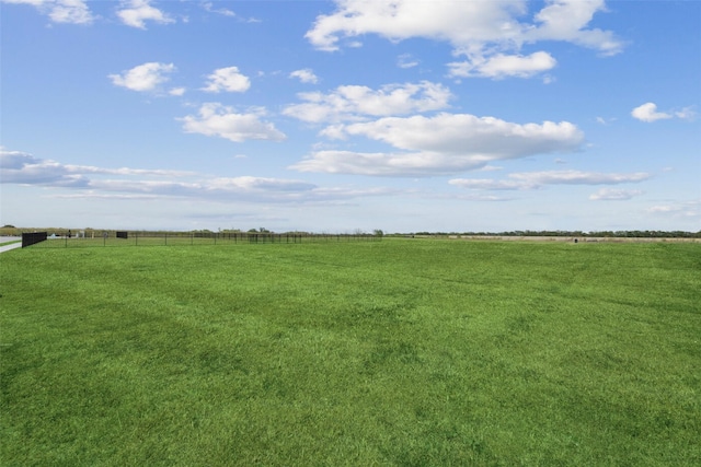 view of yard featuring a rural view