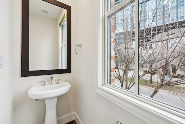 2134 Canton St, Dallas, TX 75201 - bathroom featuring plenty of natural light, baseboards, and visible vents