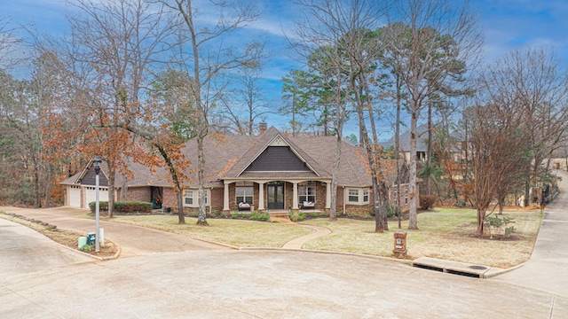 view of front of house featuring covered porch and a front lawn