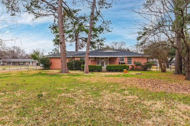 view of front of home featuring a front lawn