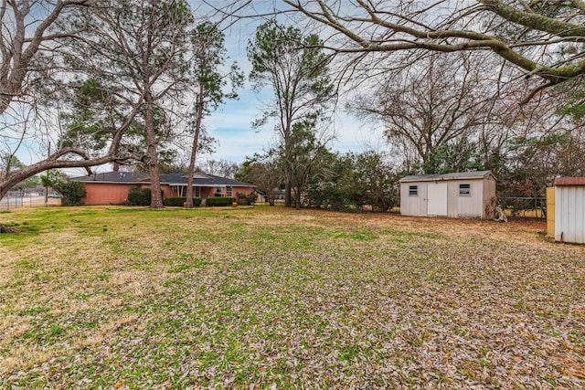 view of yard featuring a storage shed