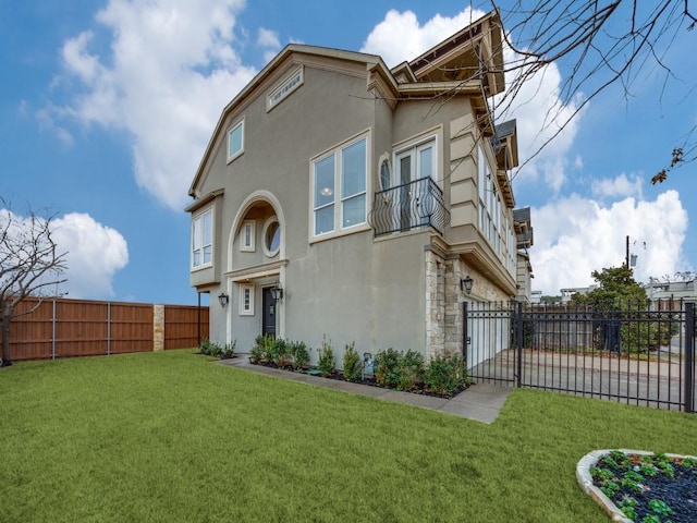 exterior space featuring a front lawn