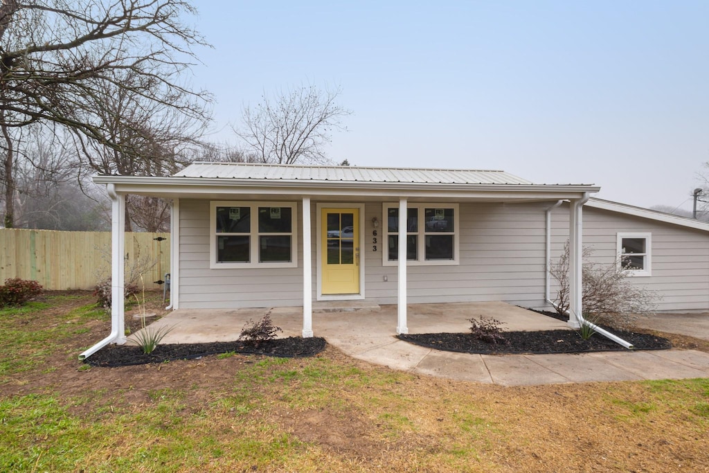 view of front facade featuring a front lawn and a patio