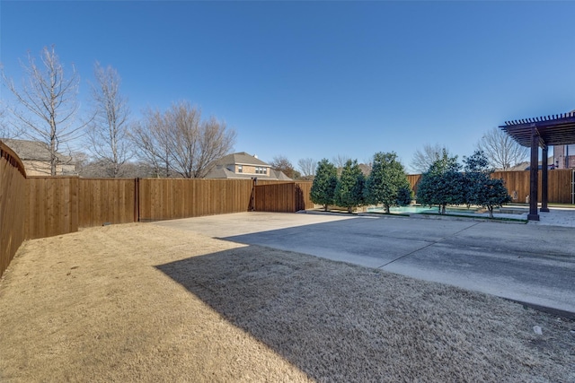 view of yard featuring a patio area