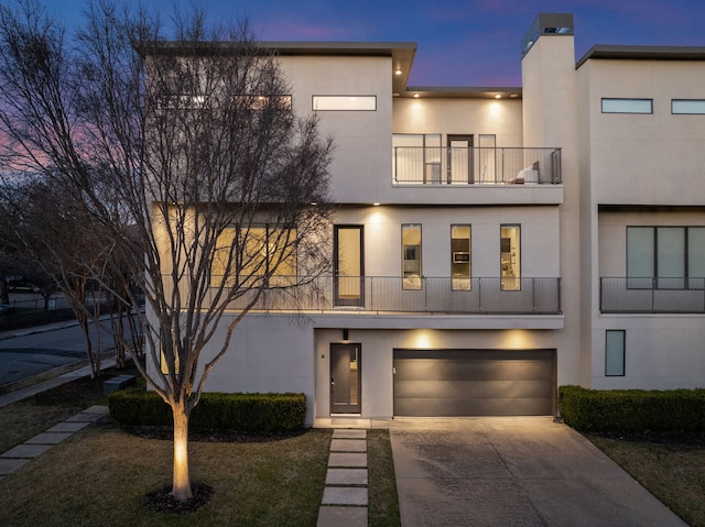 view of front facade with a garage