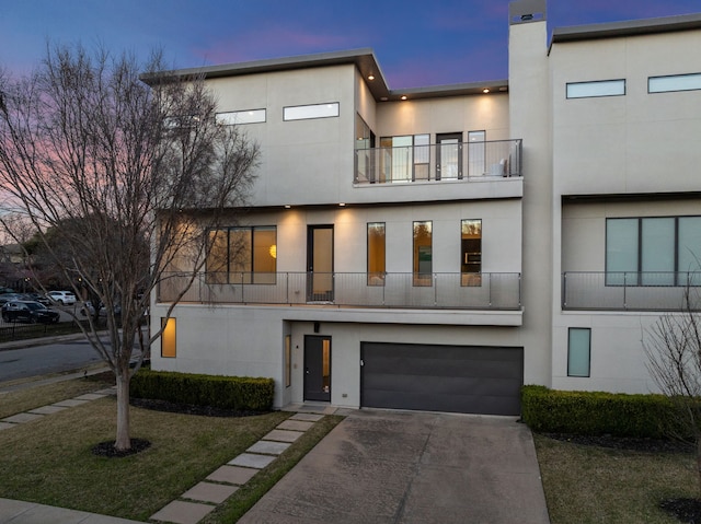 view of front facade featuring a garage