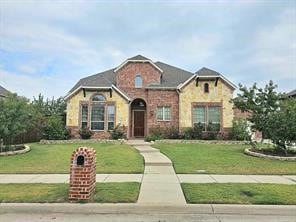 view of front of home featuring a front lawn