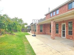 view of yard featuring a patio area