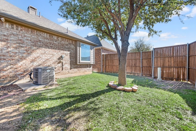 view of yard featuring cooling unit