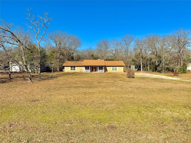 single story home with a front yard