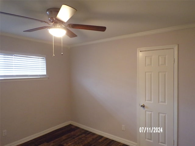 empty room featuring ceiling fan, ornamental molding, and dark hardwood / wood-style floors