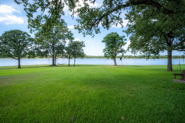 view of yard featuring a water view