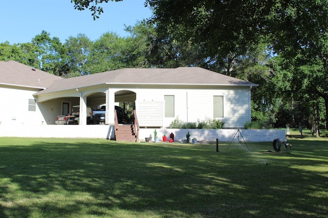 back of house featuring a lawn