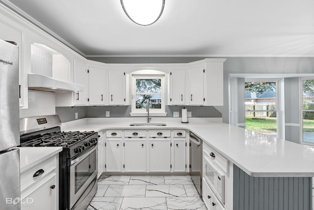 kitchen with sink, stainless steel appliances, kitchen peninsula, and white cabinets