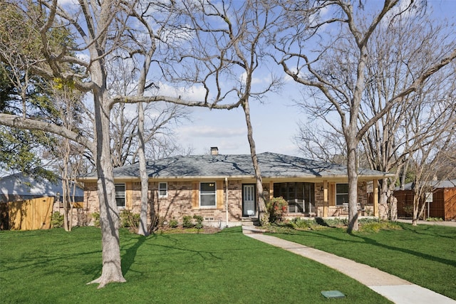 ranch-style house featuring a front yard