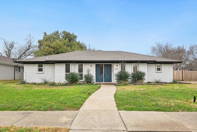 ranch-style house featuring a front yard