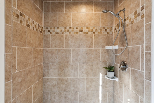 bathroom featuring tiled shower