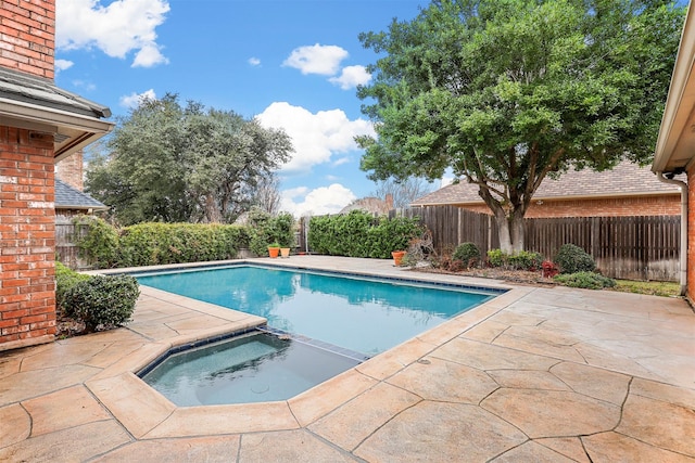 view of pool with an in ground hot tub and a patio area