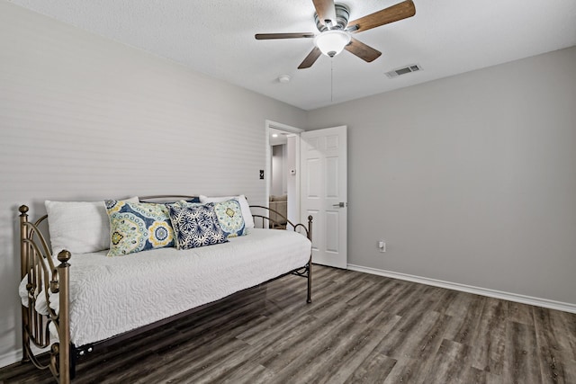 bedroom with hardwood / wood-style floors, a textured ceiling, and ceiling fan