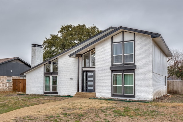 exterior space featuring a front yard