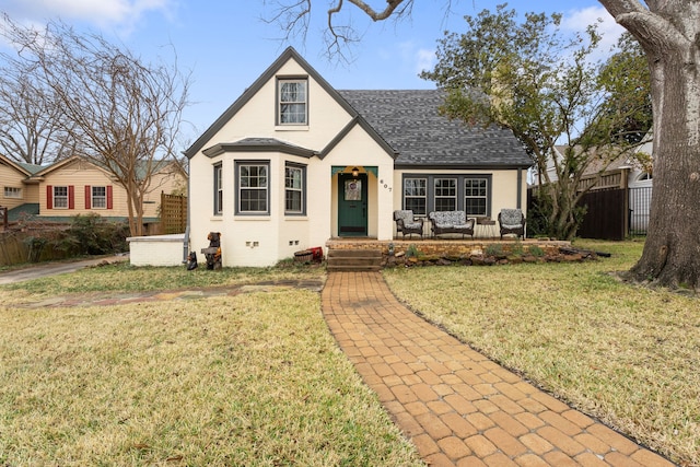 view of front of property with a front yard