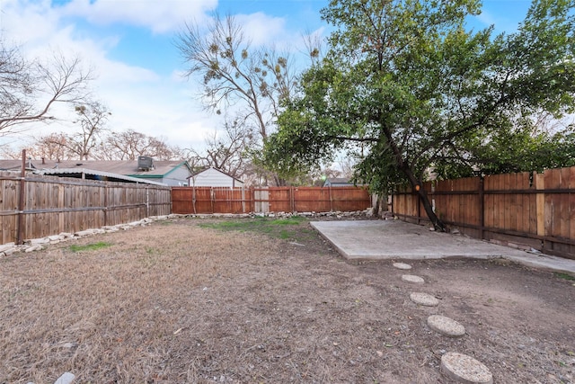 view of yard featuring a patio