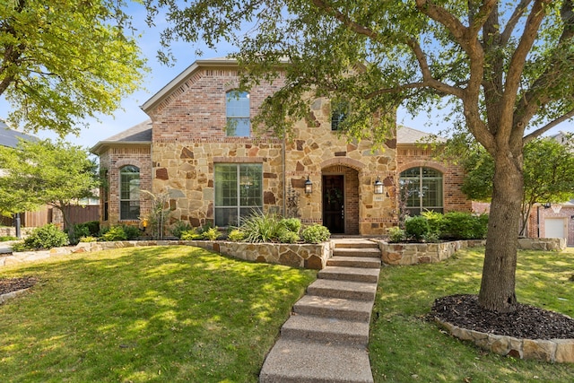 view of front of property featuring a front lawn