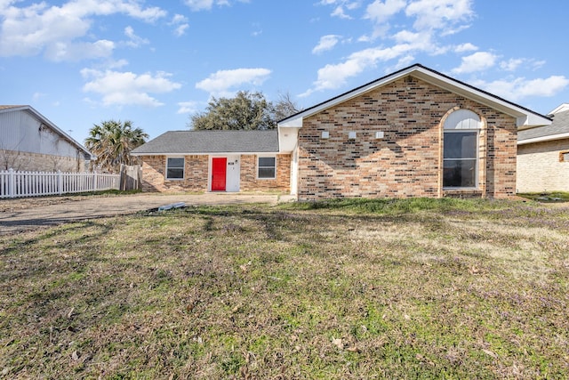 ranch-style house featuring a front lawn