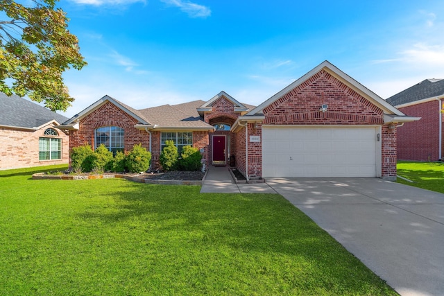 view of front of house featuring a garage and a front yard